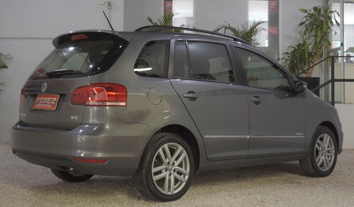 Volkswagen Suran Highline 1.6l Nafta 2015 Color Gris