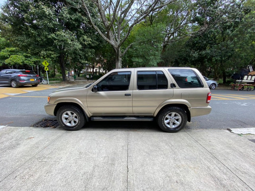 Nissan Pathfinder Mt 4x4