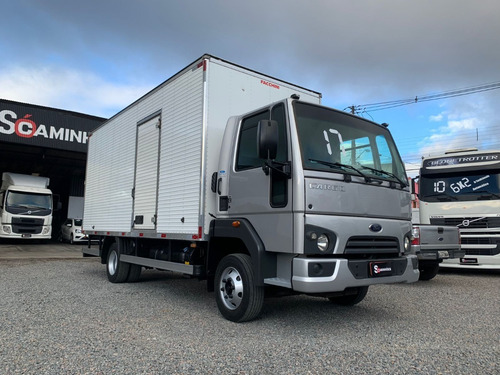 Imagem 4 de 15 de Ford Cargo 816 Ano 2017 Com Bau De 5 Metros Impecavel