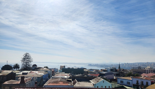 Casa Con Vista Al Mar Y Terraza En Cerro Alegre