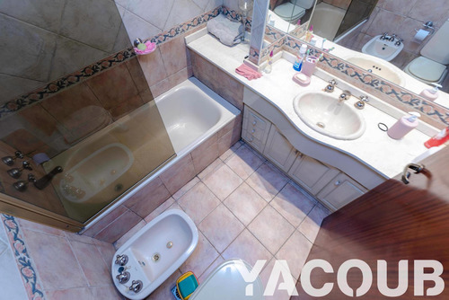 Triplex En Venta - 3 Dormitorios 3 Baños - Cochera - 170mts2 - Parque Avellaneda
