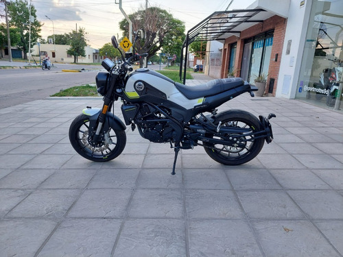 Imagen 3 de 15 de Benelli Leoncino 250 2020 1.800km