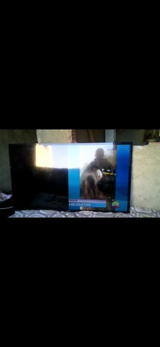 Imagem 1 de 2 de Vendo Uma Tv Com Problema Na Tela