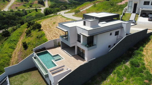 Casa Com Amplo Espaço De Lazer Particular