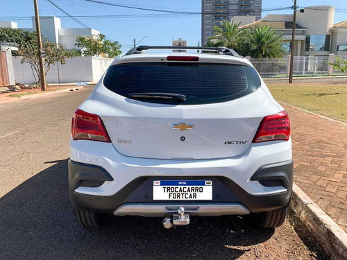 Imagem 4 de 9 de Chevrolet Onix 1.4 Mt Active 2017