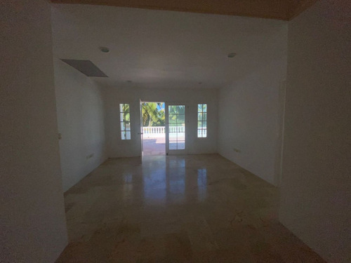 Mansión En Punta Cana, Uvero Alto, 8 Habitaciones, Con Playa Privada, Tu Refugio Privado En El Paraíso