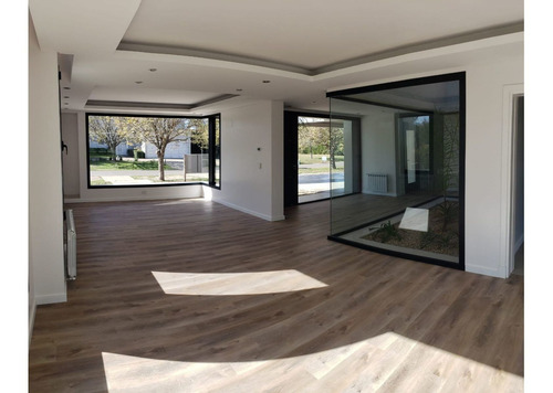 Imagen 9 de 30 de Casa Minimalista A Estrenar En Kentucky