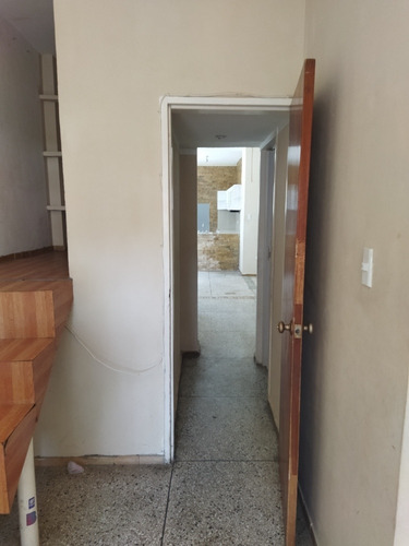 Imagen 14 de 22 de Se Vende Local Comercial En Catia Perez Bonalde Con Apartame