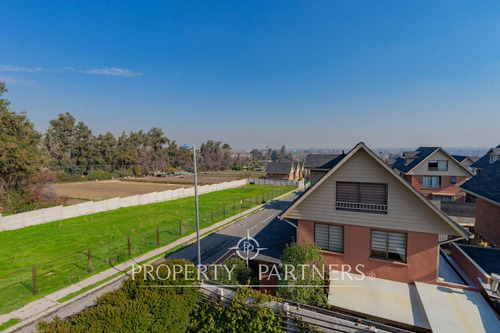 Se Vende Casa En Seguro Barrio Y Con Hermosa Vista...