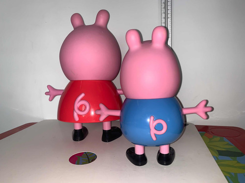 Peppa Y George / Lote De Figuras Peppa Pig (Usado)