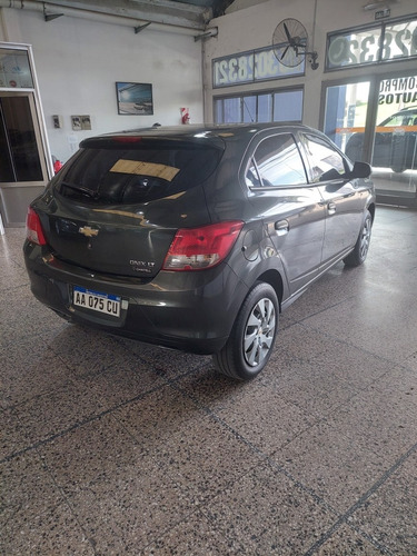Imagen 4 de 8 de Chevrolet Onix 1.4 Lt Mt 98cv 2016 // 4630000