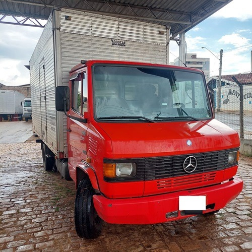 Mercedes 710 Plus Baú 2009