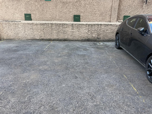Amplio Espacio, Barrio Tranquilo, Con Estacionamiento Y Bode