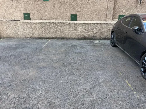 Amplio Espacio, Barrio Tranquilo, Con Estacionamiento Y Bode