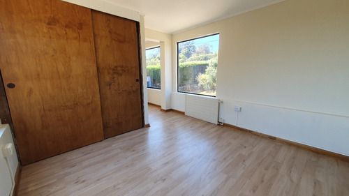Veridika Vende Amplia Casa En Condominio.