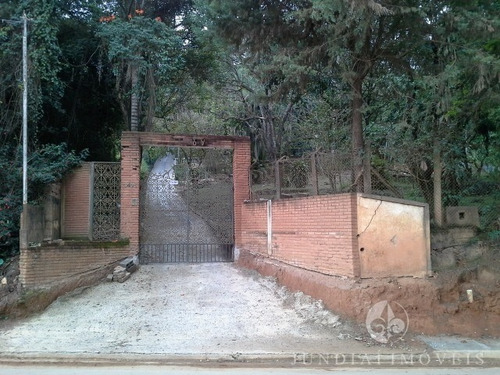 Vendo Linda Chácara No Rio Acima Em Jundiaí Com 2.984 M², Asfalto Na Porta, Casa Com Três Dormitórios, Avarandada, Muito Verde E Bem Localizada, Estuda Permuta E Aceita Financiamen - Ch00084 - 2556356