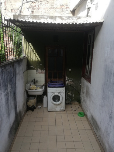Imagen 26 de 28 de Casa De 4 Ambientes Mas Casa De Tres Ambientes Al Fondo Con Fondo Libre.
