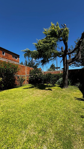 Hermoso Chalet, Excelente Esatdo De Conservación.