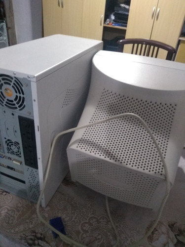 Imagem 4 de 4 de Micro Computador Amd Athlon Xp C/ Monitor Samsung Usado