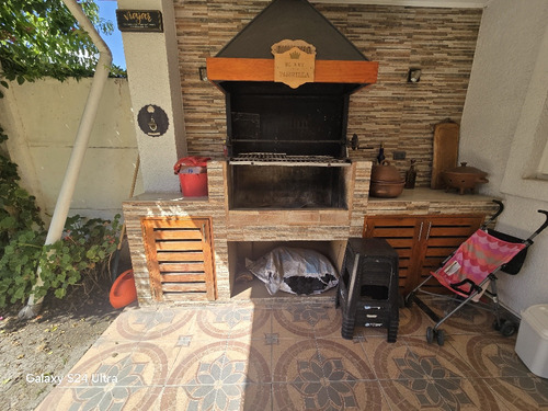 Casa Con Excelente Distribución Y Mantención