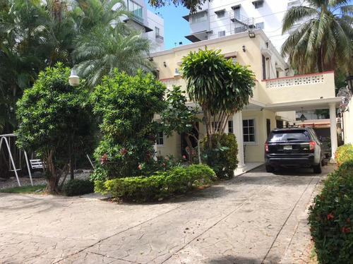 Alquiler Casa En Gazcue Para Oficina O Vivienda 5 Habs. 8pq