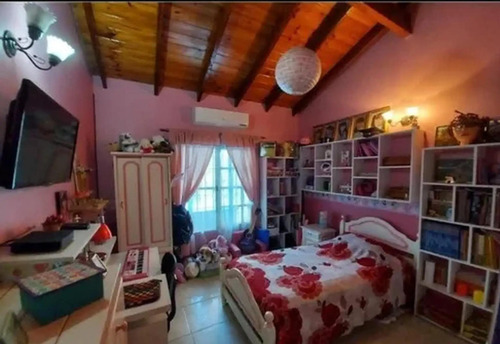 Casa En Venta - 3 Dormitorios 2 Baños - Cochera - 230mts2 - Morón