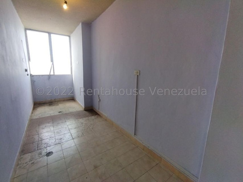 Imagen 11 de 14 de Rosangel Parraga Rentahouse Vende Vende Oficina En Av Bolivar Valencia Carabobo 22-21263