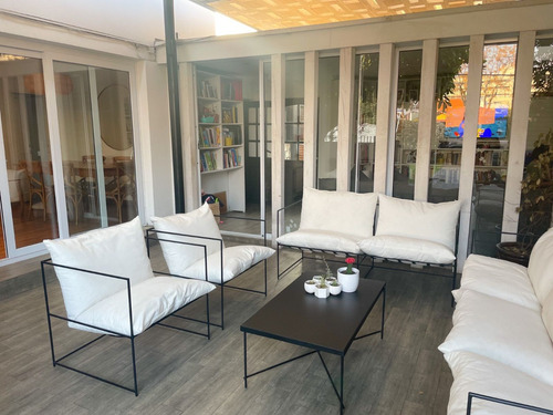 Linda Casa En Muy Buena Ubicación. 3 Dorm + 2 Baños + Serv