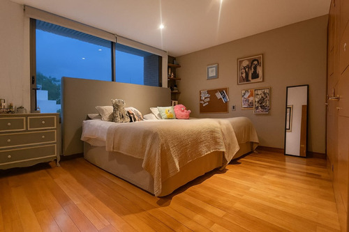 Colegio Everest/ Gran Casa 6 Dorm, 2 Salitas Estar, 1000 Mt2