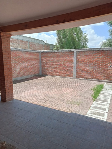 Venta Casa Con Terreno En Esquina Sta. Rosa Jauregui.