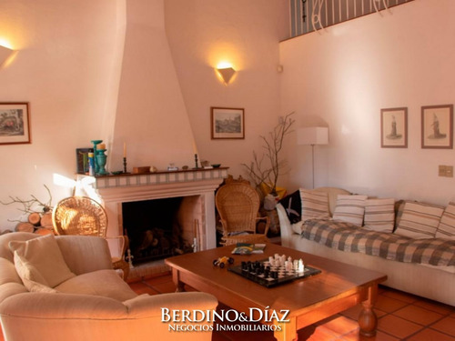 Casa - Parque Burnett Imperdible Oportunidad- Ref: 697