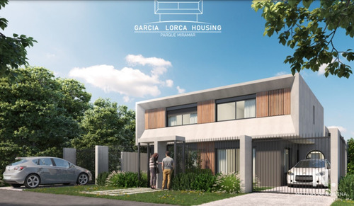 Casa De 3 Dormitorios Con Cochera Y Jardin. Parque Miramar - Canelones
