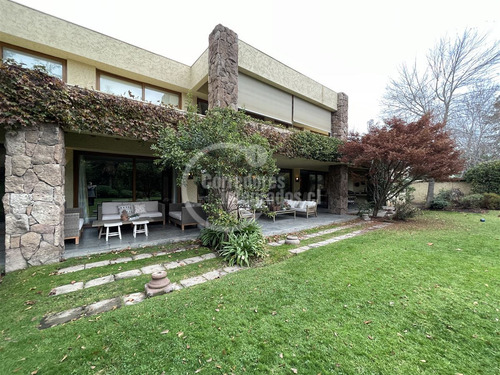 Casa En Venta De 6 Dorm. En Lo Barnechea
