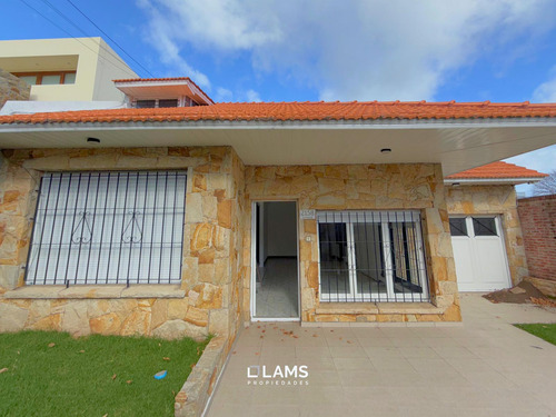 Venta Casa 3 Ambientes Con Patio Y Cochera - Zona Chauvin