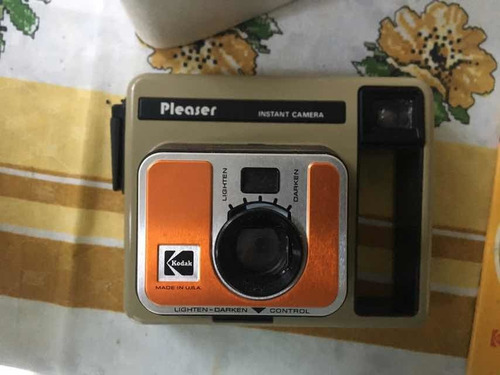 Máquina Fotográfica Antiga Kodak Pleaser Nova. Polaroid