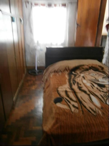 Casa De 4 Amb., En 2 Plantas Y A Dos Cuadras De Av. Mitre
