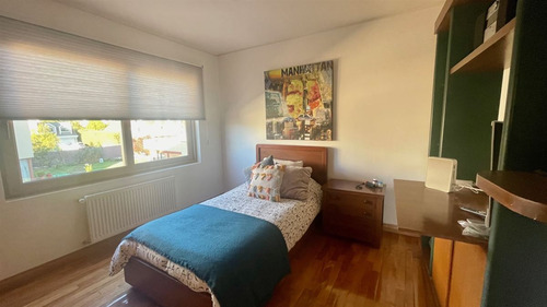 Casa En Venta De 5 Dorm. En Concón