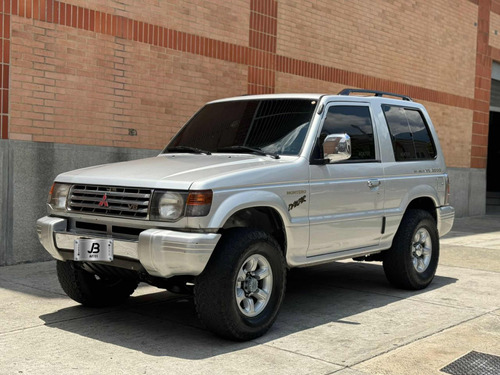 Mitsubishi Montero Dakar .