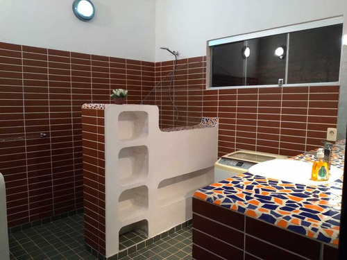 Hermosa Casa Amurallada En Mariano Roque Alonso