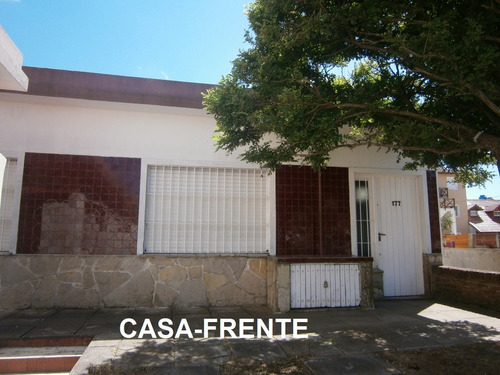 Casa De 2 Ambientes + Monoambiente A 1 Cuadra Del Mar En Santa Teresita (ideal Para 2 Familias)