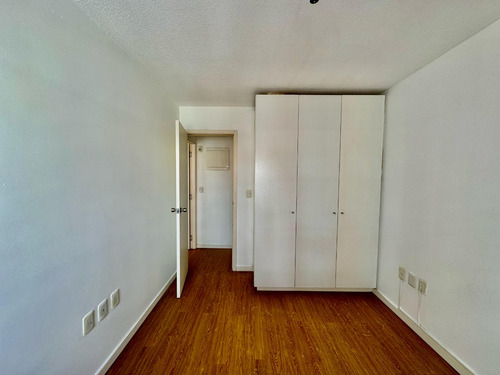 Apartamento En Venta, Tres Cruces. 2 Dormitorios, Balcón, Garage
