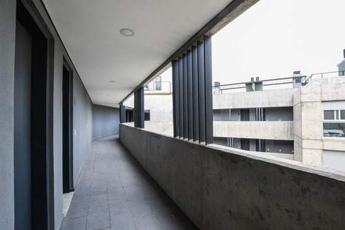Departamento En Venta De 2 Dormitorios Con Terraza, Cochera Y Baulera. Funes Ocho Sauces