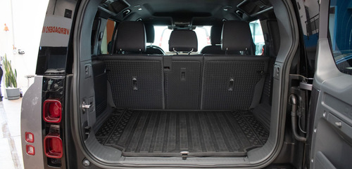 Land Rover Defender 2023