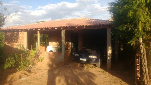 Chácara De 2 Dormitórios Cozinha E Banheiro