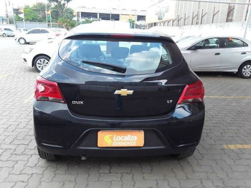 Imagem 3 de 10 de Chevrolet Onix 1.0 Mpfi Lt 8v Flex 4p Manual