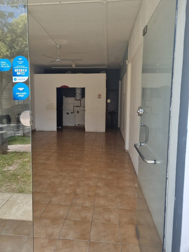 Local Comercial En Barrio Santa Rita