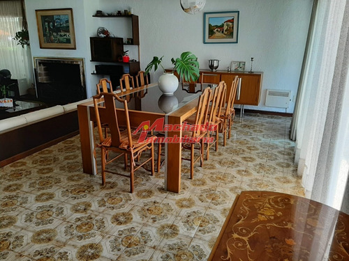 Chalet Tres Dormitorios , Dos Baños , Dormitorio Y Baño De Servicio- Ref: 5585