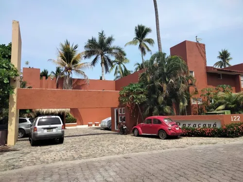Casa En Venta En Villas Paracana, Junto Al Campo De Golf Palma Real, Ixtapa.