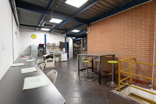 Se Vende Espectacular Local-edificio En Los Chaguaramos Mls 25-5059