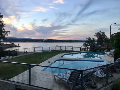 Imagen 2 de 12 de Cabaña Sobre El Lago Para 6 Pasajeros. Pileta Climatizada